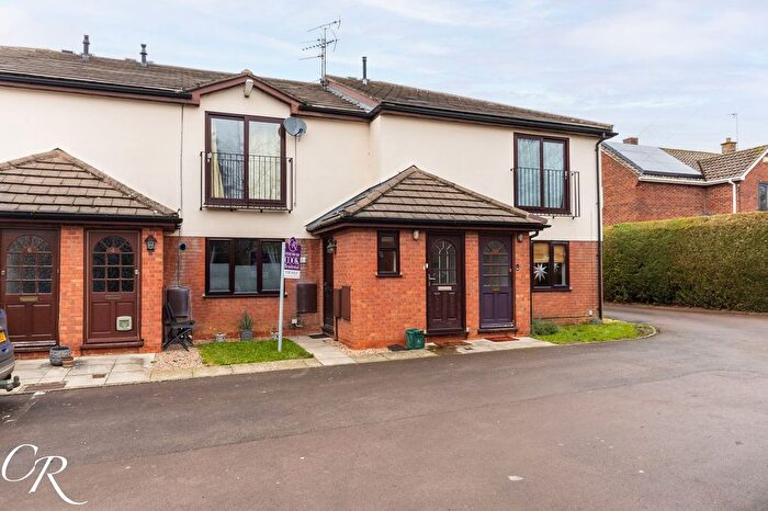 2 Bedroom Flat For Sale In Mendip Road, GL52