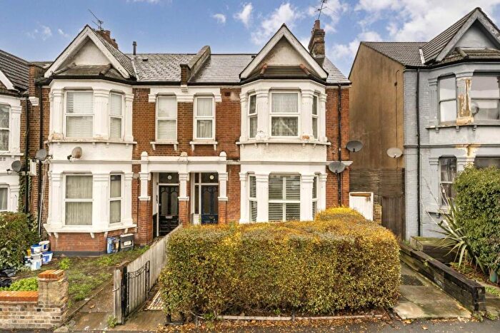 3 Bedroom Flat To Rent In Furness Road, Kensal Rise, NW10