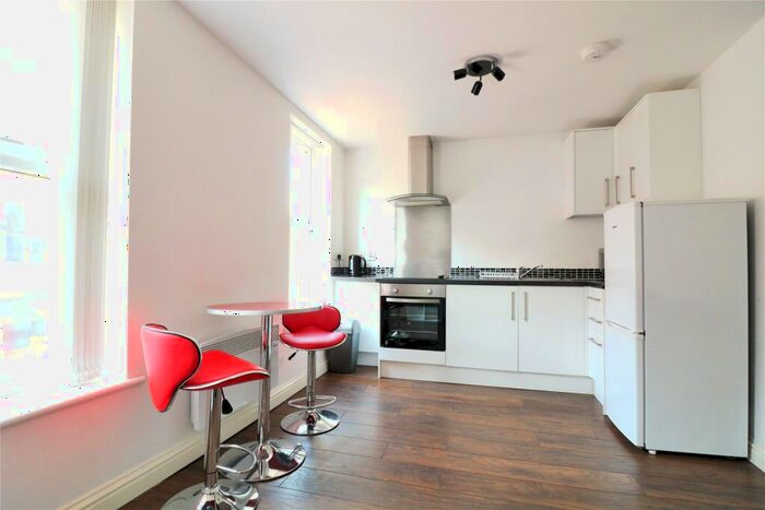 1 Bedroom Apartment To Rent In Queen Street, Maidenhead, Berkshire, SL6