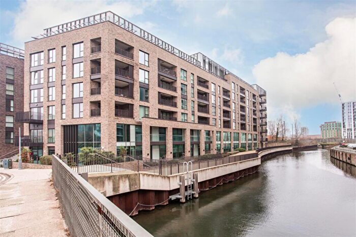 3 Bedroom Flat For Sale In Highland Street, Stratford, E15