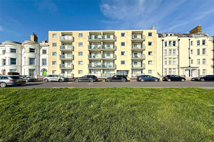 1 Bedroom Apartment For Sale In South Terrace, Littlehampton, West Sussex, BN17