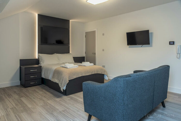 Studio To Rent In - Derrys Villa, Flat, PL4