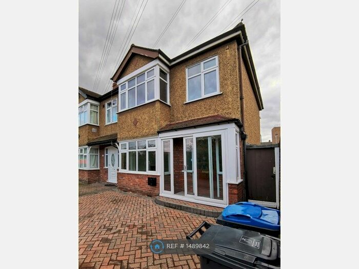 3 Bedroom Terraced House To Rent In Tramway Path, Mitcham, CR4