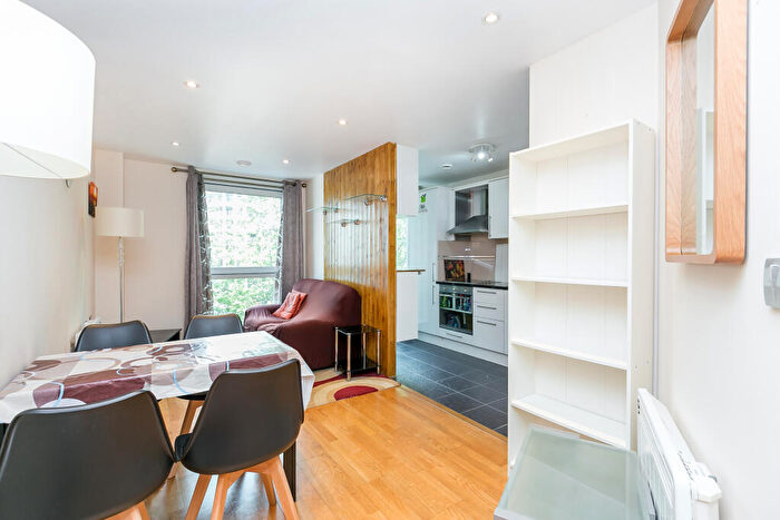 2 Bedroom Apartment To Rent In Prestons Road, London, E14