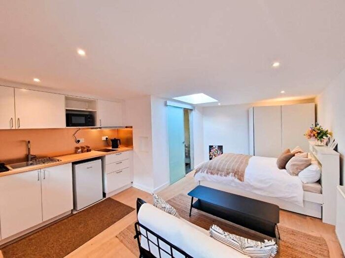 1 Bedroom Flat To Rent In Saxon Avenue, Feltham, TW13