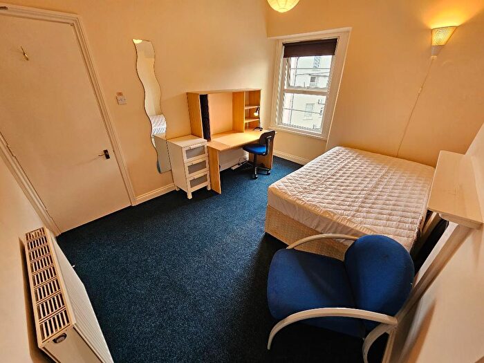 3 Bedroom Maisonette To Rent In Cotham Brow, Bristol, Avon, BS6