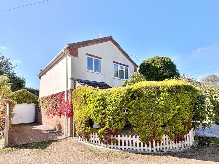 3 Bedroom Detached House For Sale In Thomas Lockyer Close, Verwood, Dorset, BH31