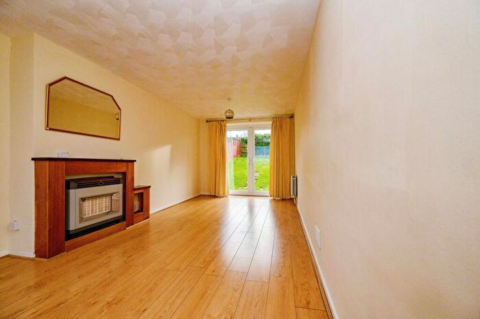 3 Bedroom Terraced House For Sale In Thornview Road, Houghton Regis, Dunstable, Bedfordshire, LU5