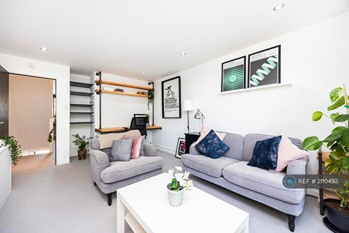 3 Bedroom End Of Terrace House To Rent In Monteagle Way, London, SE15