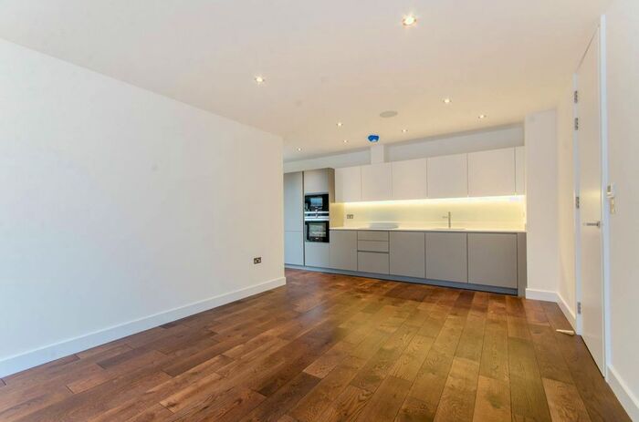 2 Bedroom Flat To Rent In Chatham Place, Hackney, London, E9