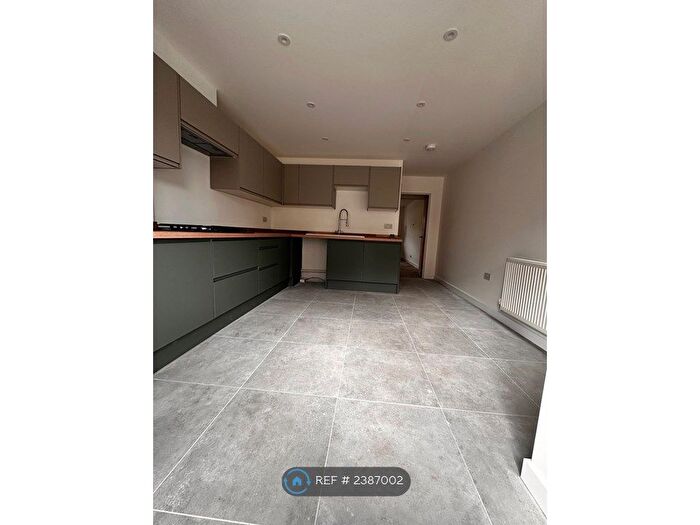 4 Bedroom Terraced House To Rent In The Maltings, Frome, BA11