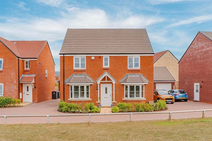 4 Bedroom Detached House For Sale In Goldcrest Way, Rothwell, NN14