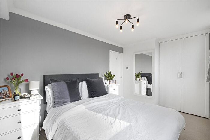 1 Bedroom Flat For Sale In Hanson Close, London, SW12