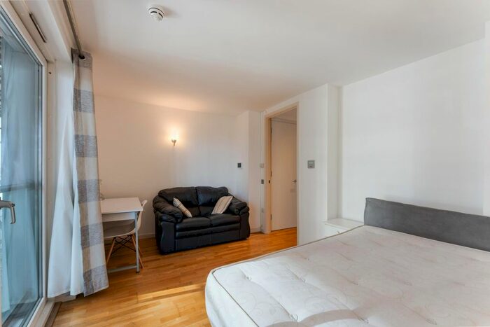 Studio To Rent In New Providence Wharf, Fairmont Avenue, London, E14