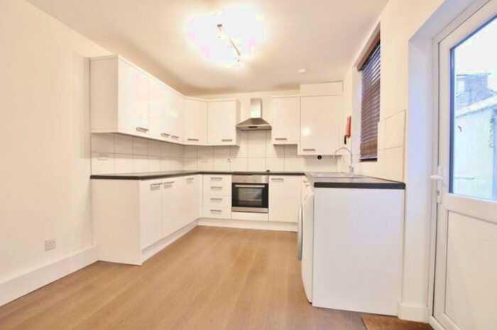 3 Bedroom House To Rent In Chermside Road, L17