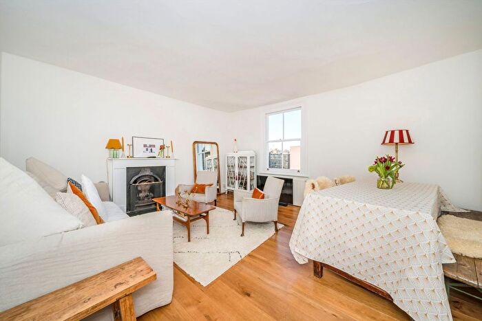 2 Bedroom Flat For Sale In Fulham Road, London, SW6