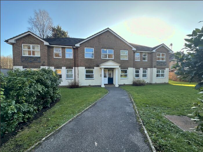 2 Bedroom Apartment To Rent In Pear Tree Court, GU15
