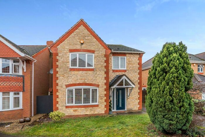 4 Bedroom Detached House To Rent In Falcon Way, Brackley, NN13