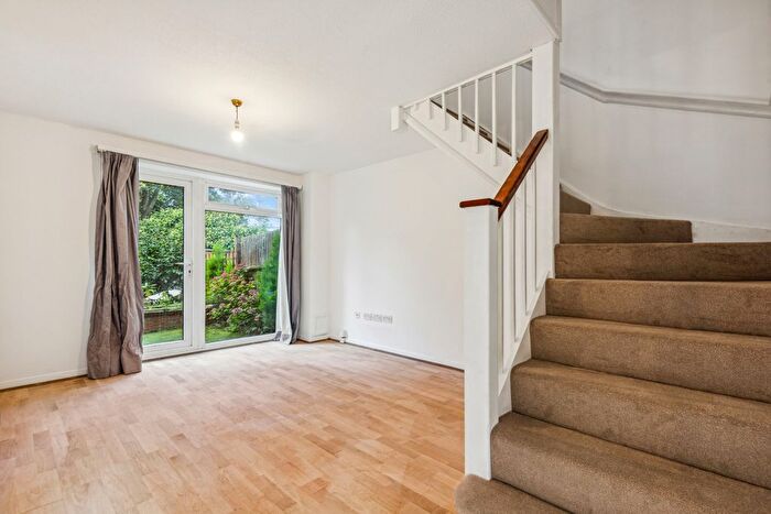 3 Bedroom Property To Rent In Oliver Close, Strand On The Green, W4