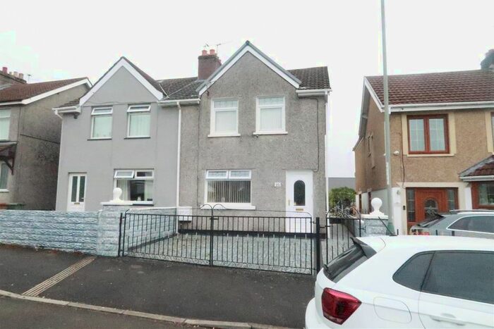 3 Bedroom Semi-Detached House To Rent In Penybryn Avenue, Cefn Fforest, Blackwood, NP12