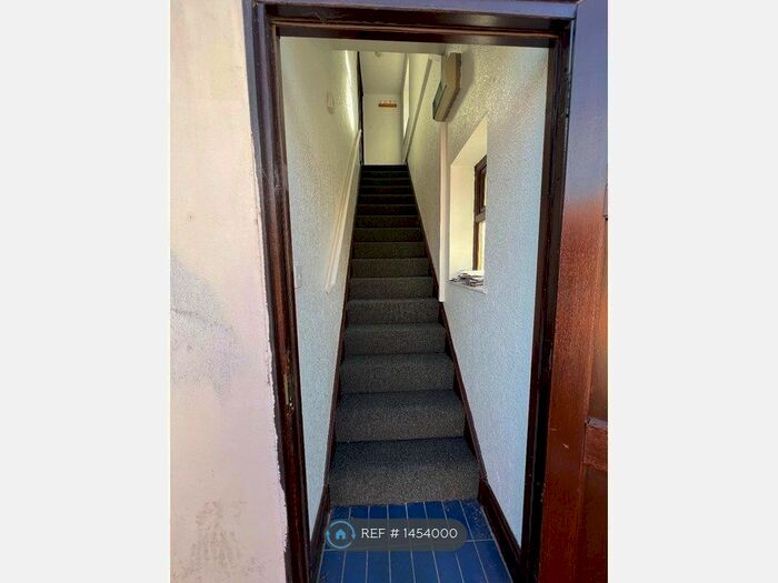 2 Bedroom Flat To Rent In Moor Street, Staffordshire, DE14