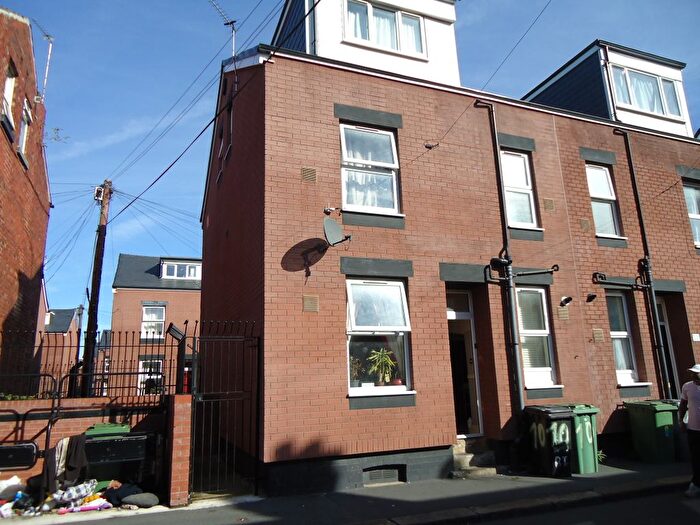2 Bedroom Terraced House For Sale In Recreation Crescent, Holbeck, LS11