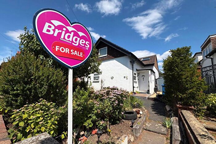 2 Bedroom Semi-Detached House For Sale In Kings Road, Aldershot, Hampshire, GU11