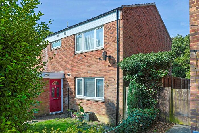 3 Bedroom End Of Terrace House For Sale In Linnet Close, Letchworth Garden City, SG6