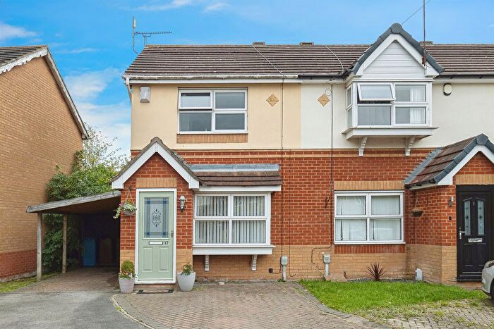 2 Bedroom End Terrace House For Sale In Foxglove Close, Kingswood, Hull, HU7