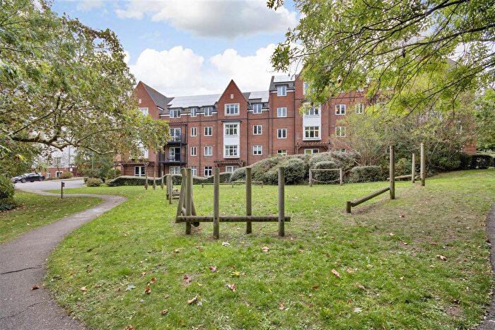 2 Bedroom Flat For Sale In Chalfont Road, London, SE25