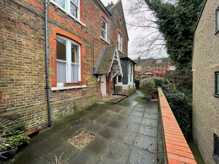 1 Bedroom Flat To Rent In Old Road, Chatham, ME4