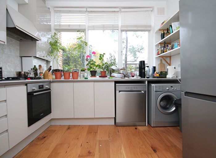 2 Bedroom Flat To Rent In Hartham Road, Islington, N7