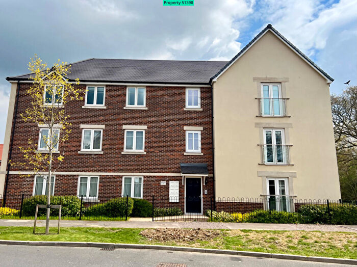 2 Bedroom Flat For Sale In Foxglove Drive, Crawley, RH10