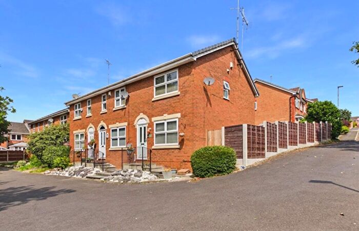2 Bedroom Mews For Sale In Westerdale Close, Tyldesley, M29