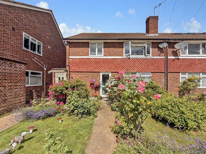 2 Bedroom Maisonette For Sale In Dunleary Close, Hounslow, TW4