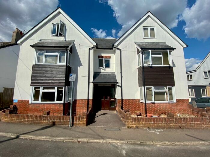 2 Bedroom Flat To Rent In New Street, Crawley, RH10