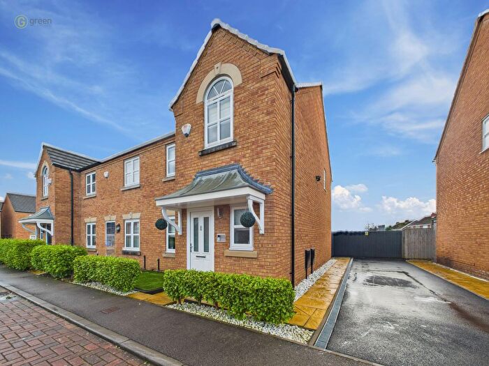 3 Bedroom Semi-Detached House For Sale In Croft Close, Two Gates, Tamworth, B77