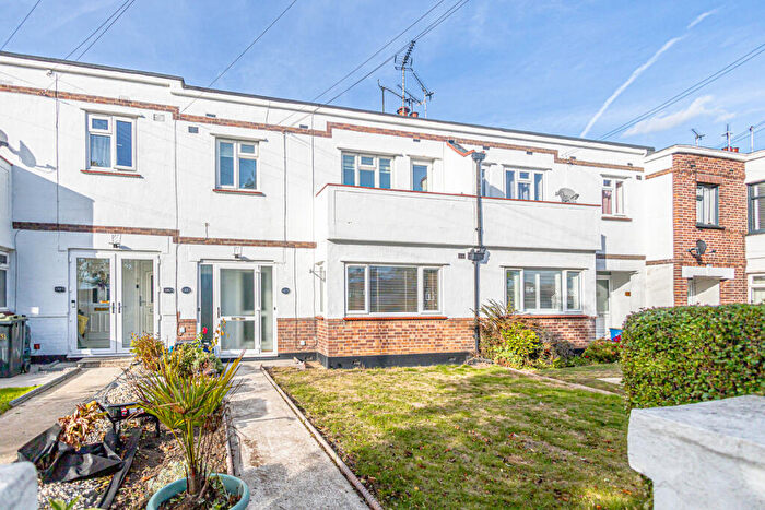 2 Bedroom Flat For Sale In London Road, Leigh-on-sea, SS9