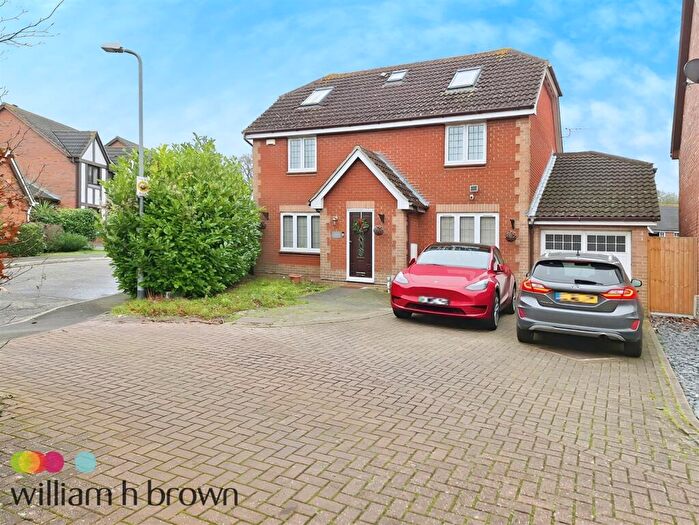 5 Bedroom Detached House For Sale In Victory Close, Chafford Hundred, Grays, RM16