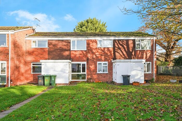 2 Bedroom Flat For Sale In Brockhampton Close, Worcester, Worcestershire, WR4
