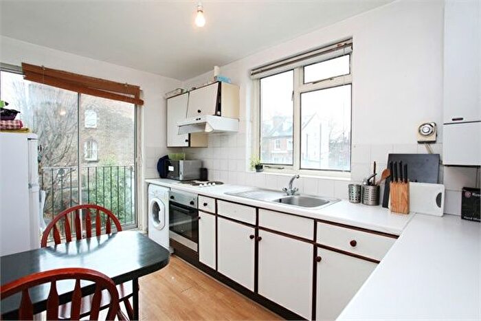3 Bedroom Flat To Rent In Brackenbury Road, Brackenbury Village, Hammersmith, W6