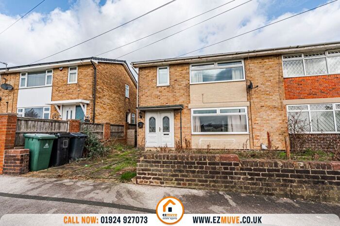 3 Bedroom Semi Detached House For Sale In Walnut Road, Dewsbury, WF12