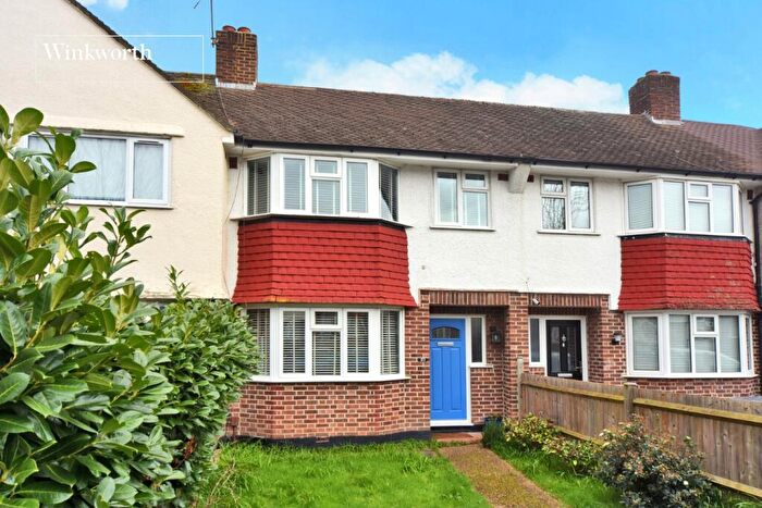 3 Bedroom Terraced House For Sale In Kingshill Avenue, Worcester Park, KT4