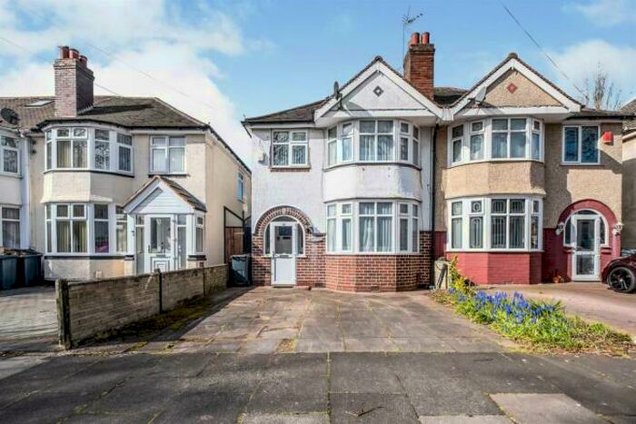 3 Bedroom House To Rent In Dewsbury Grove, Birmingham, B42