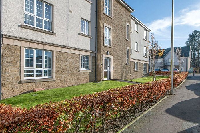 2 Bedroom Flat For Sale In Flat, Crown Crescent, Larbert, FK5