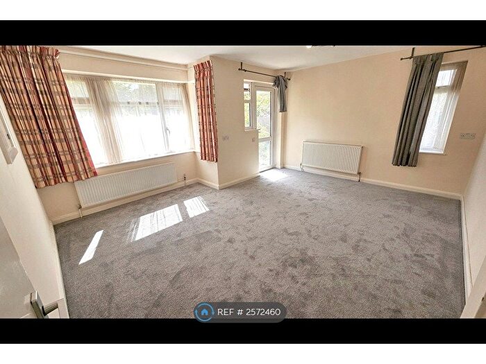 1 Bedroom Flat To Rent In Leeside Crescent, London, NW11