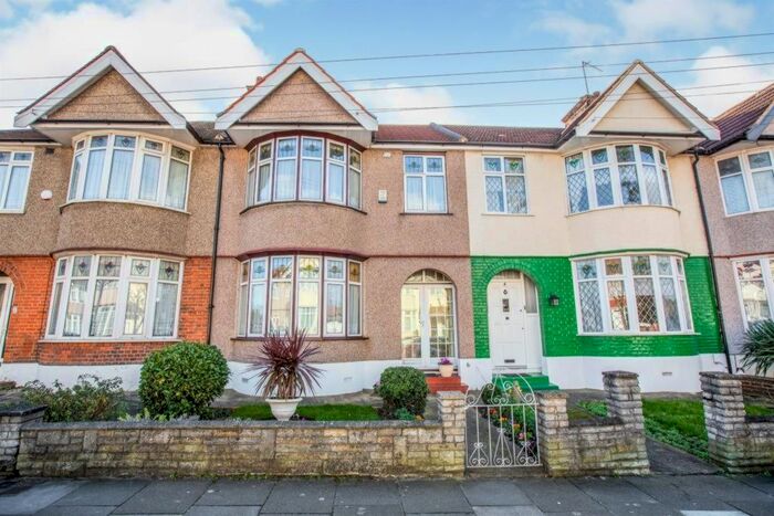 3 Bedroom Terraced House To Rent In Ashburton Avenue, Ilford, IG3