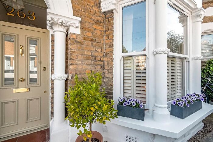 2 Bedroom Apartment For Sale In Underhill Road, East Dulwich, London, SE22