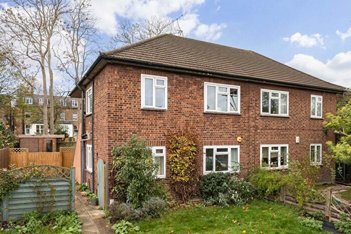 3 Bedroom Flat For Sale In Kelman Close, Clapham, SW4