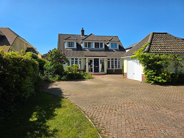 4 Bedroom Detached House For Sale In Daniells Walk, Lymington, Hampshire, SO41